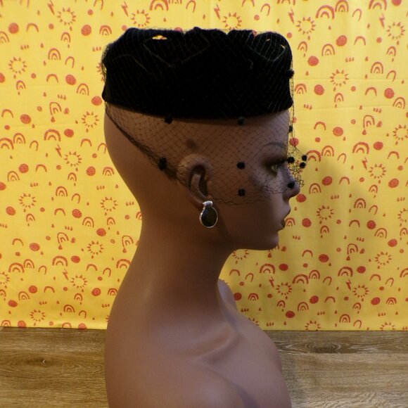 Women's Vintage Fascinator Hat Plush Black with Lace Veil and Open Crown - Picture 7 of 13